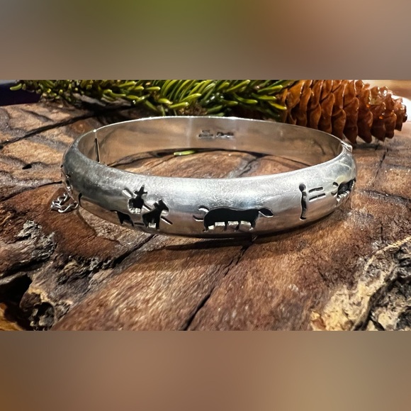 Taxco Mexico Bracelet Silver TS-43 OSA Bull Fight Toreros Story Telling Bangle M - Picture 3 of 10